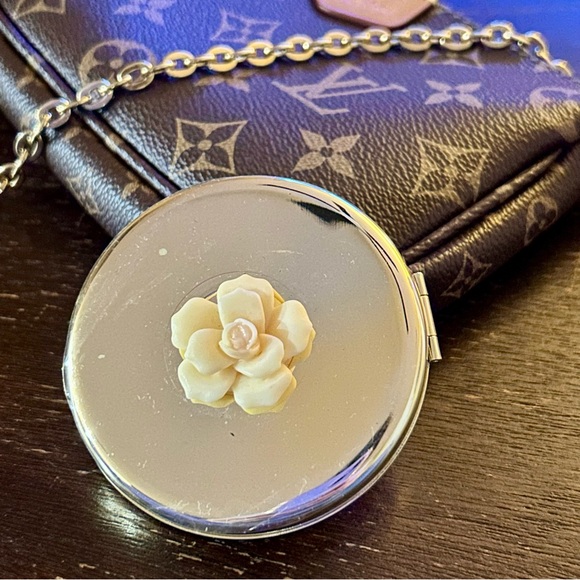 NEW Dolce & Gabbana Limited Edition Compact Mirror Foldable Gold Ceramic Flower - Picture 3 of 10